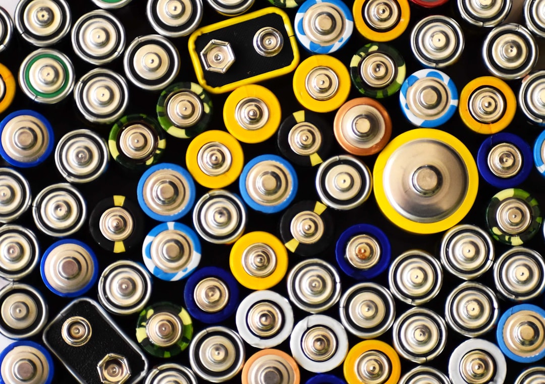 lithium battery charge cycle graph, battery capacity degradation chart